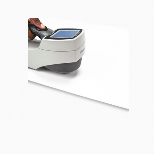 MiniScan EZ 4500L: Portable Spectrophotometer.